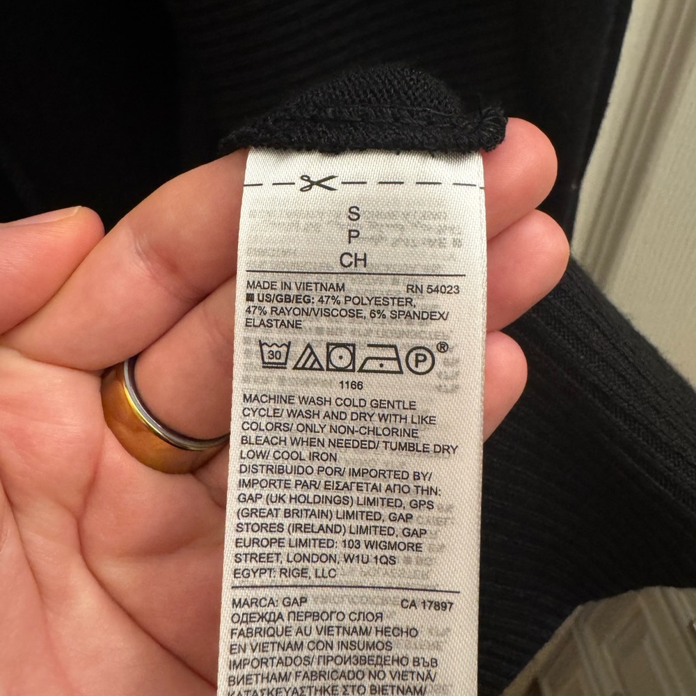 NWT: Women’s GAP Classic Black Cardigan Size S - Picture 3 of 5